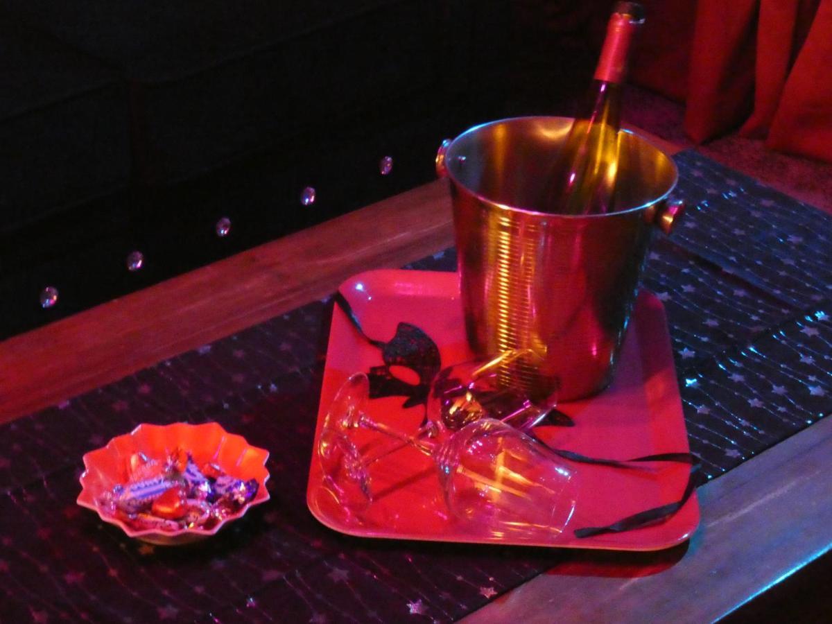 בר Love Room Le Rouge Et Noir מראה חיצוני תמונה